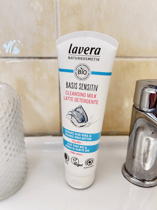 Lavera Basis Sensitive jemná čistiaca pleťová voda <tc>BIO</tc> (125 ml)